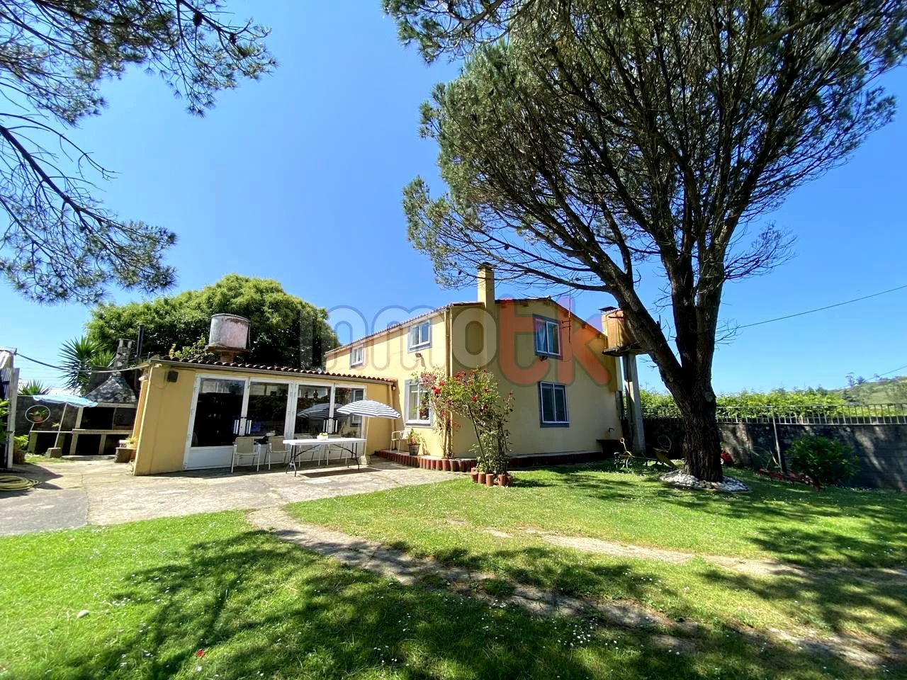 Casa de cinco dormitorios en finca rústica