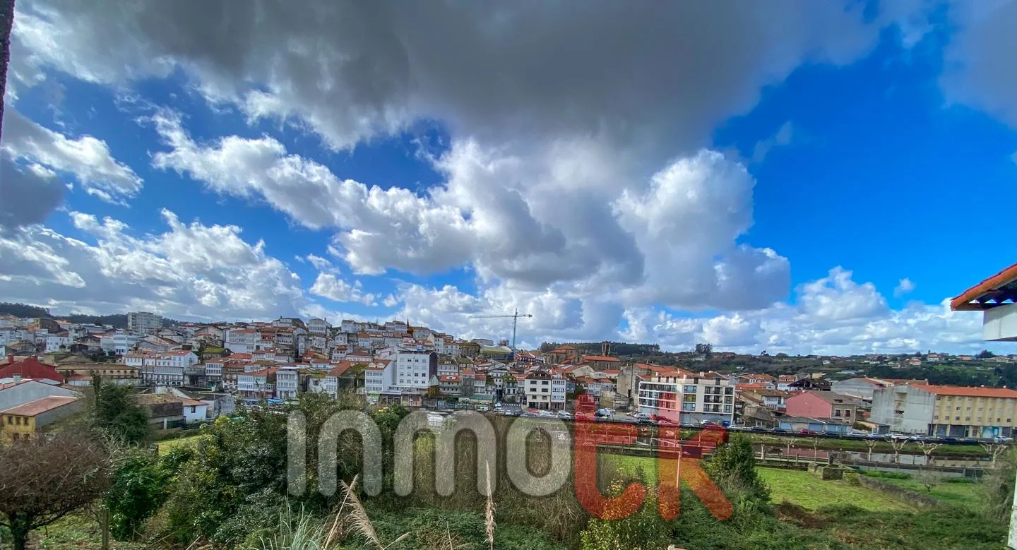 Casa tradicional en Betanzos, ocho dormitorios