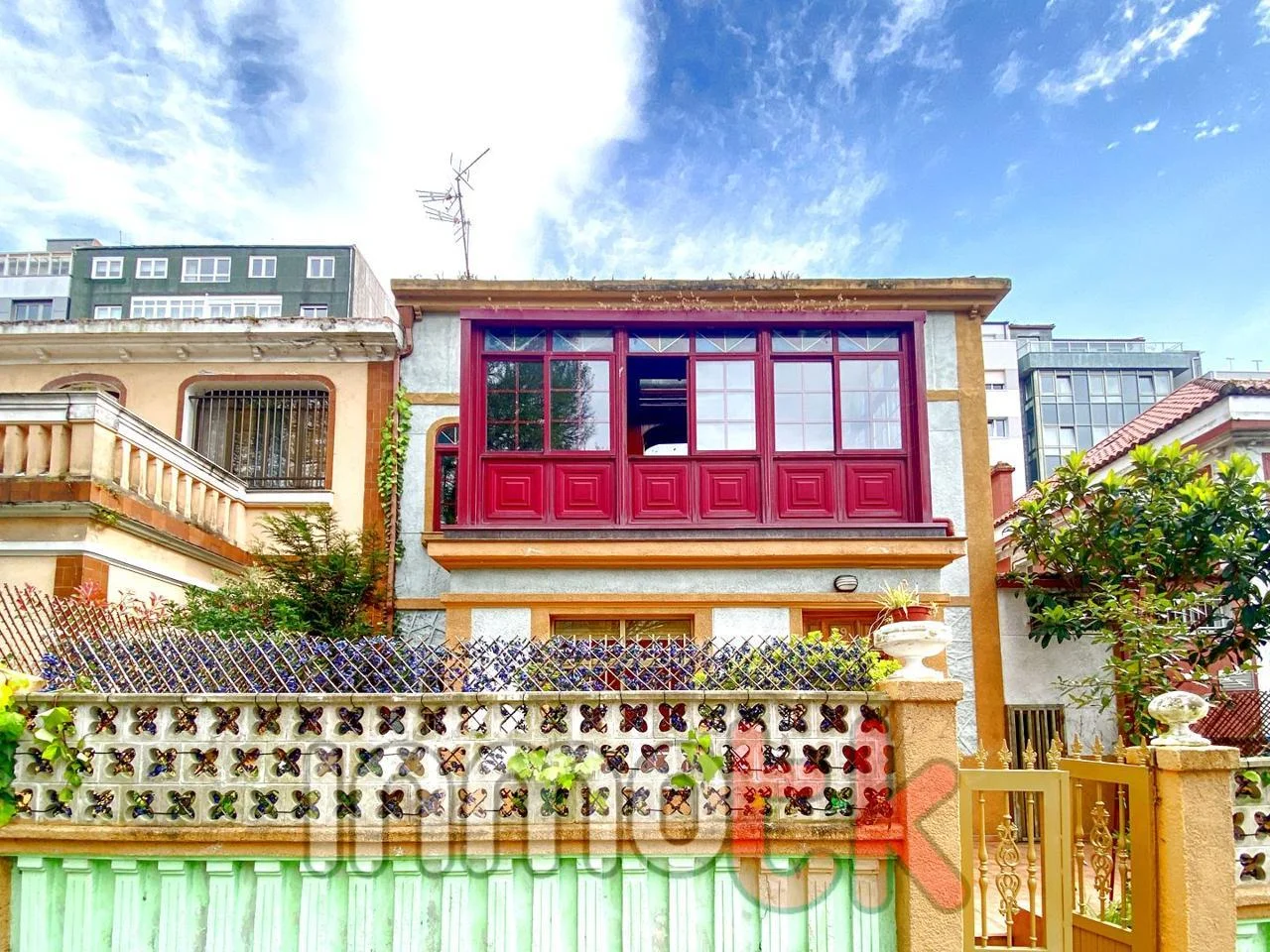 Chalet céntrico en A Coruña, cinco dormitorios