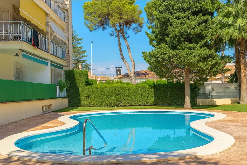 Beachside apartment with communal pool