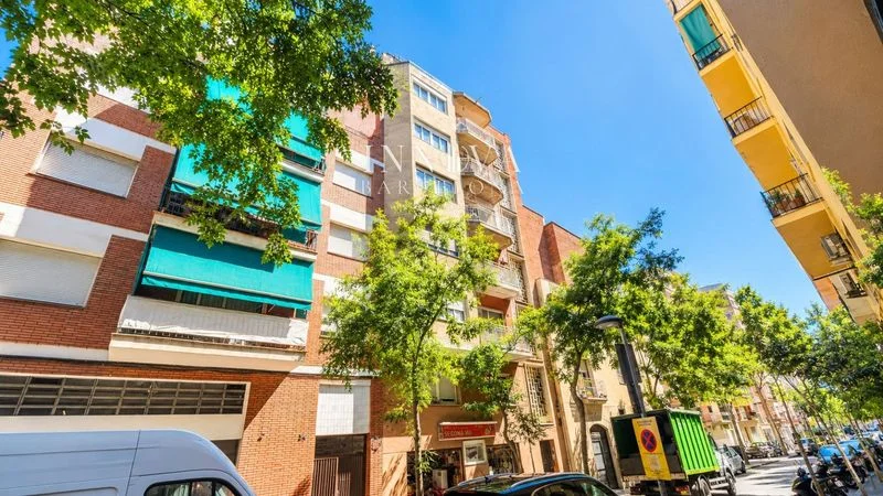 Piso céntrico en Barcelona, 2 dormitorios y balcón