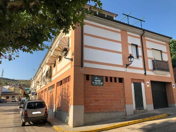 Commercial premises in Anchuelo, 194 m²