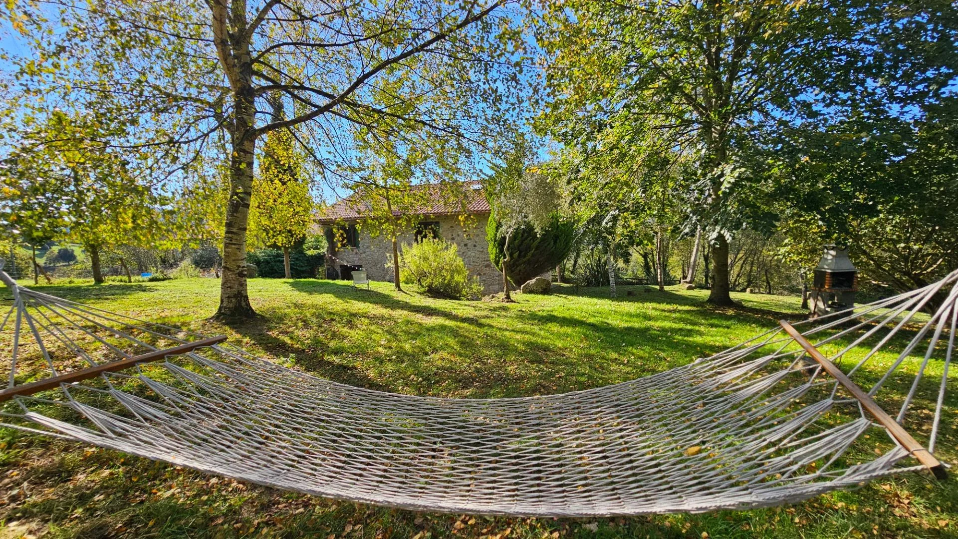 Chalet de piedra en parcela de 4.744 m²