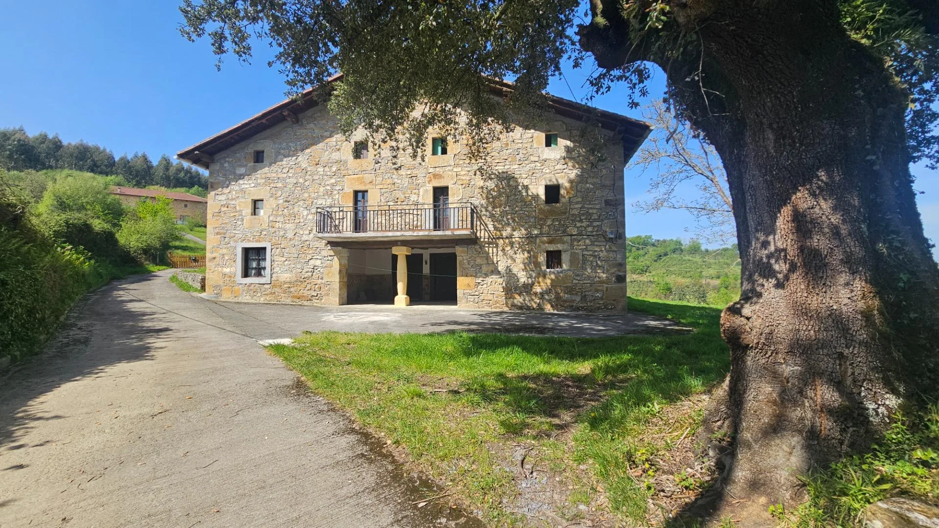 Caserío histórico con parcela de 19.000 m²