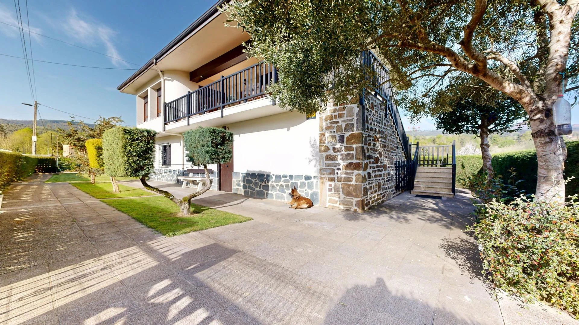 Independent chalet with 2,300 m² plot