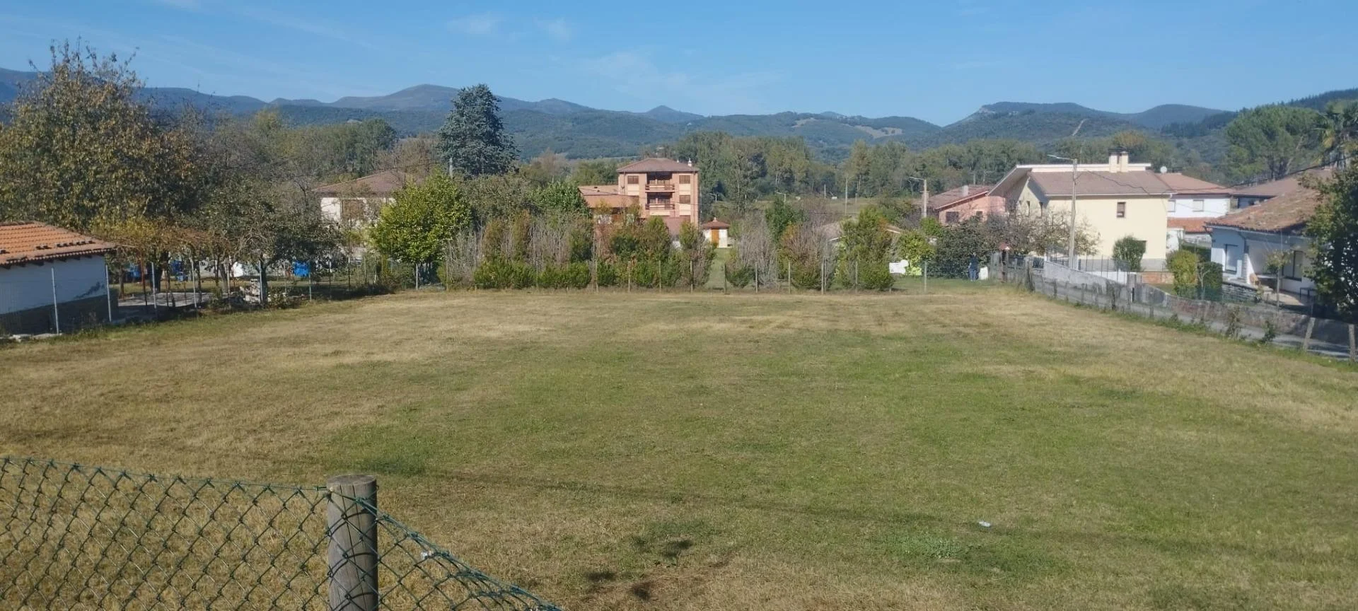 Urban plot near Mena, 200 m² buildable