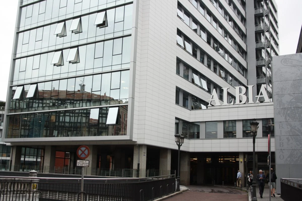 Central Bilbao garage with security