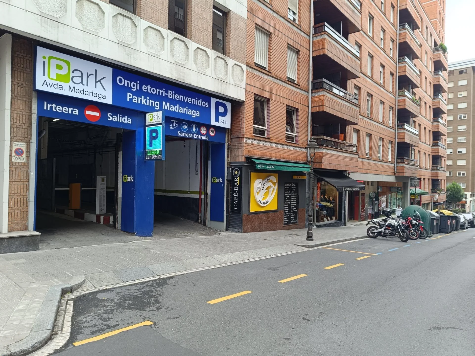 Three central Deusto parking spaces