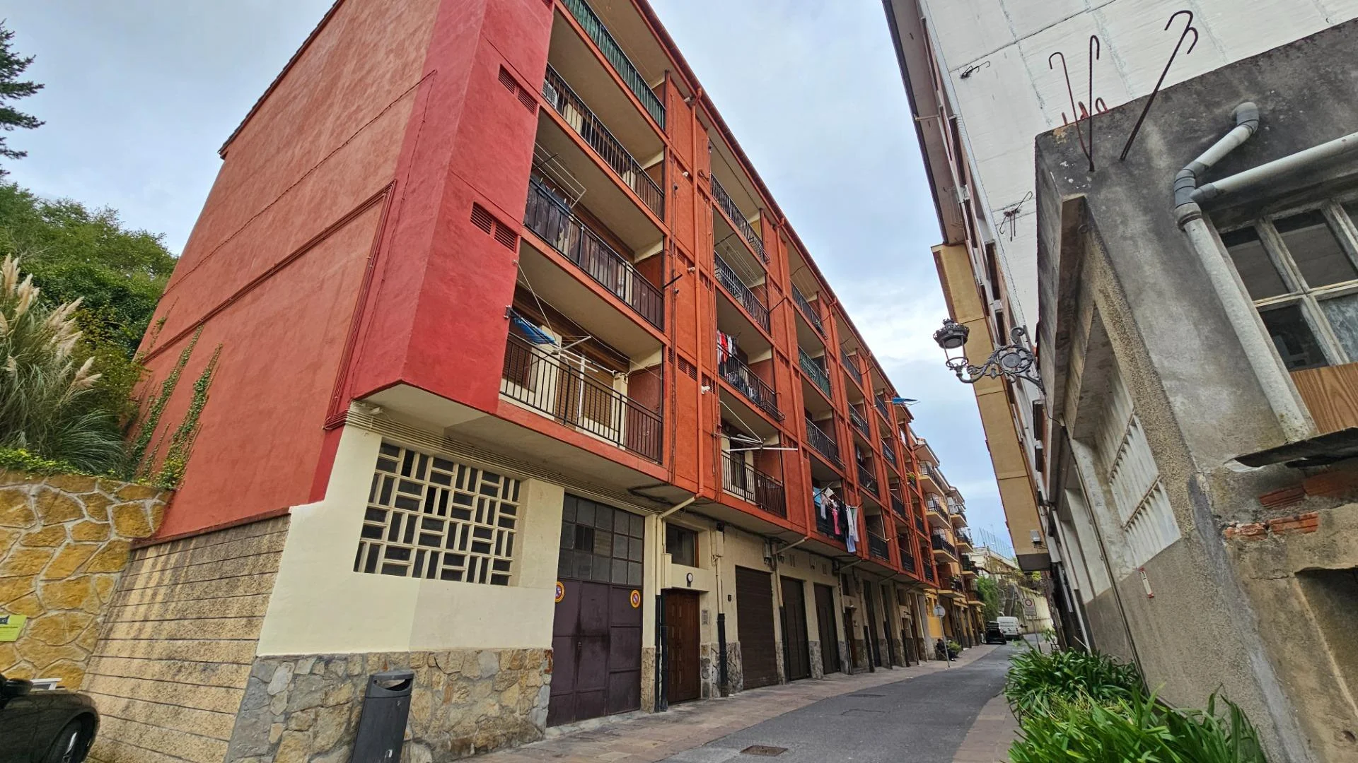 Three-bedroom flat with attic in Balmaseda