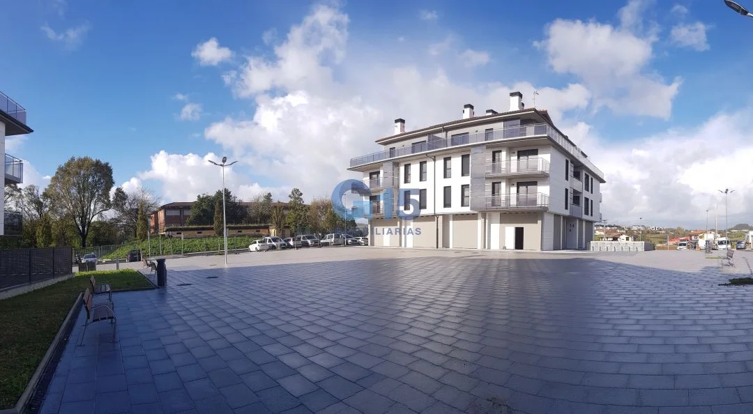 Local comercial junto a plaza, 188 m²