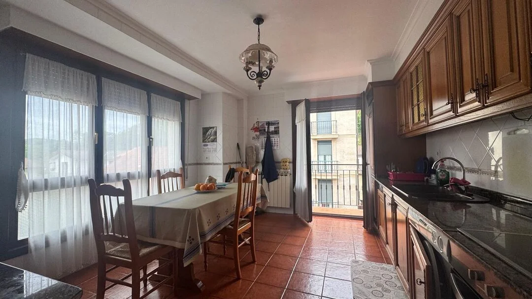 Three-bedroom exterior flat in Amezketa