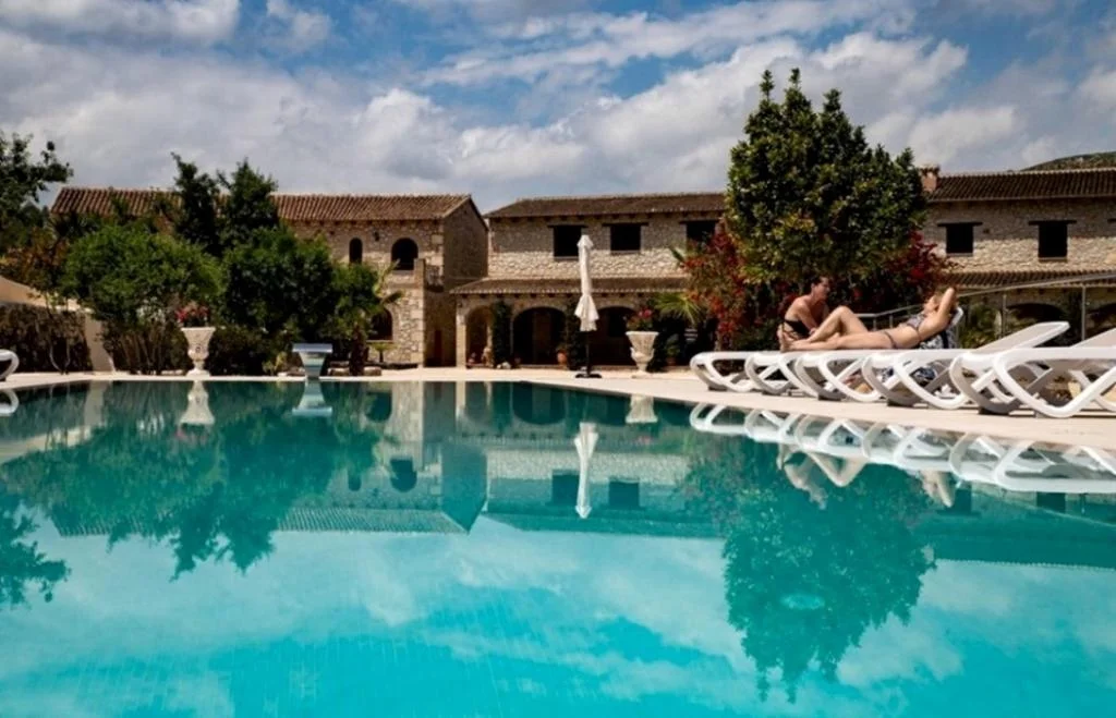 Rural hotel near Benissa, 18 rooms
