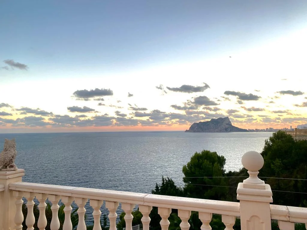 Sea-front villa in Cap Blanc, 4 bedrooms