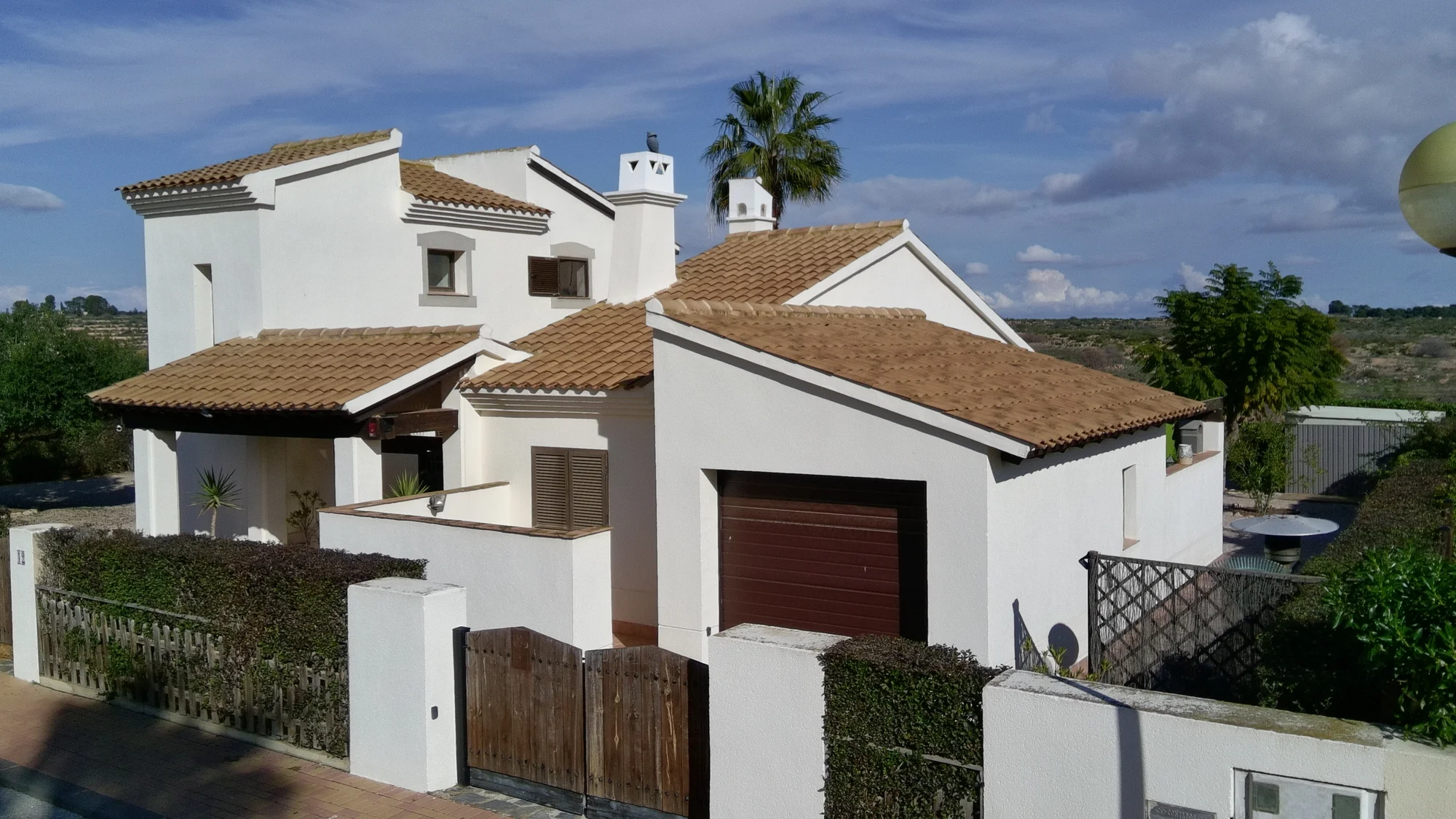 Villa mediterránea lista para usar con piscina