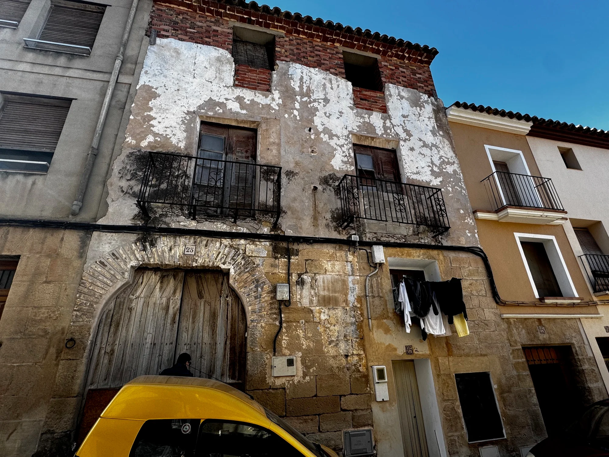 Large renovation house in Castelserás