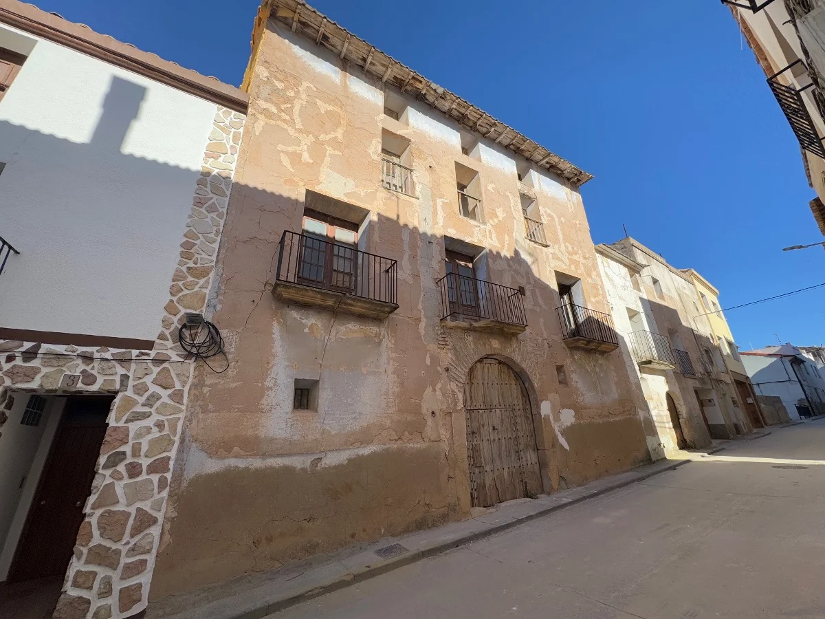 Historic four-storey house for renovation
