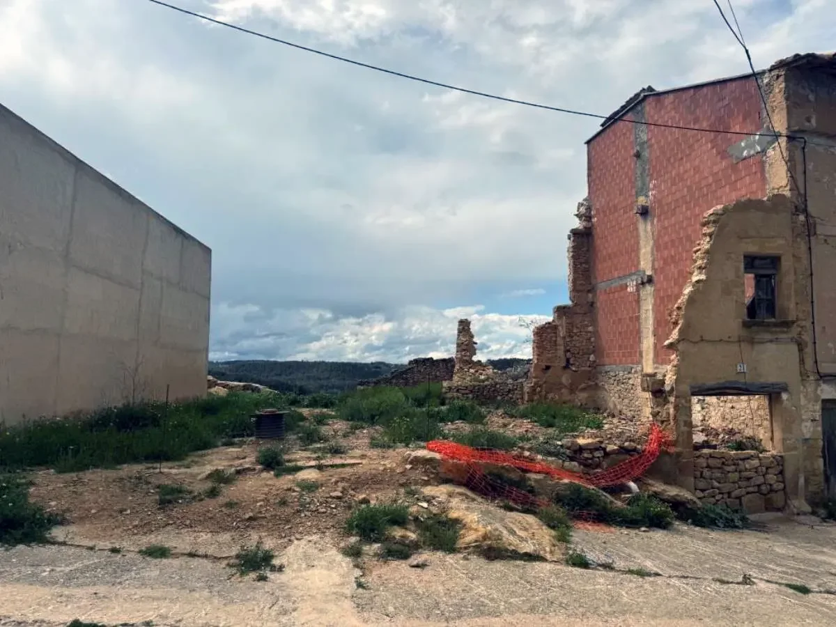 Urban Fórnoles plot with housing project
