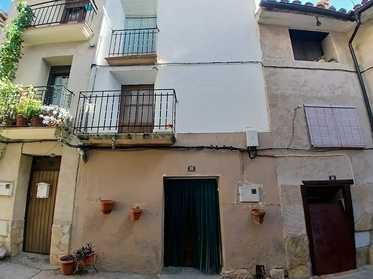 Casa de pueblo con potencial de reforma