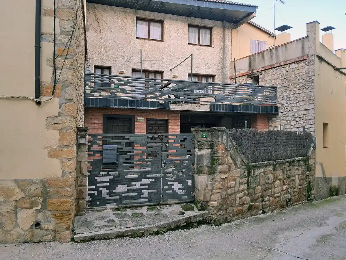 Casa amplia en La Portellada, siete dormitorios