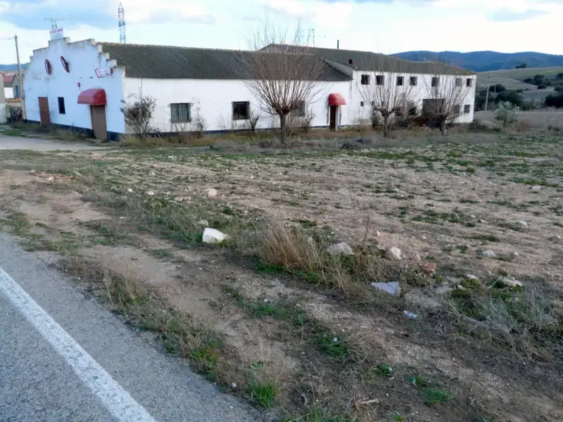 Rural logistics property with 2,811 m²