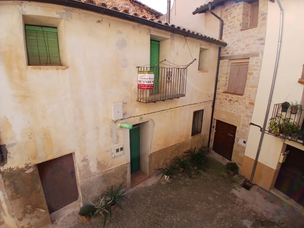 Casa de pueblo en Monroyo, tres dormitorios