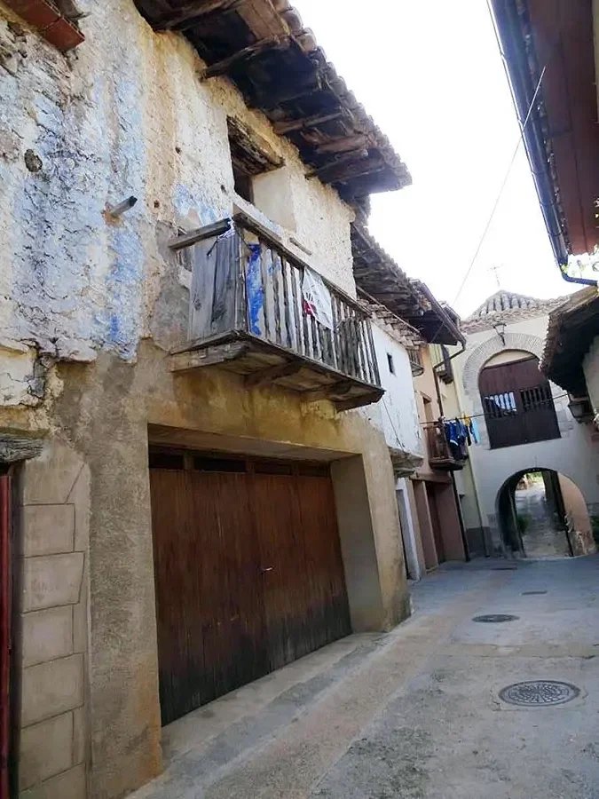 Three-floor renovation house in Matarraña