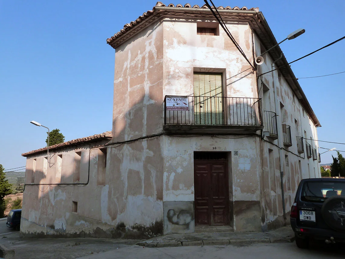 Large renovation house in Torrevelilla
