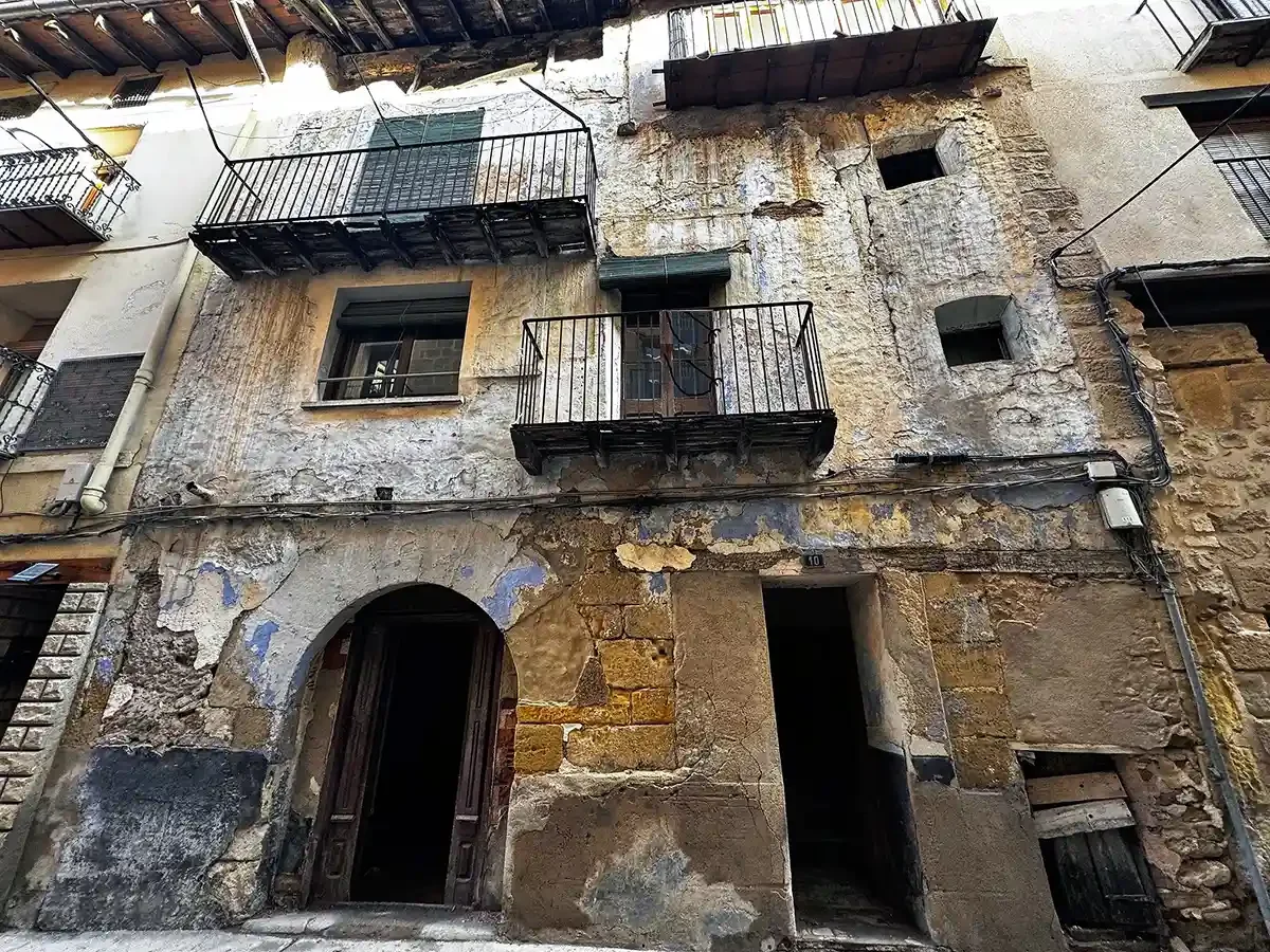 Casa histórica de cinco dormitorios en Valderrobres