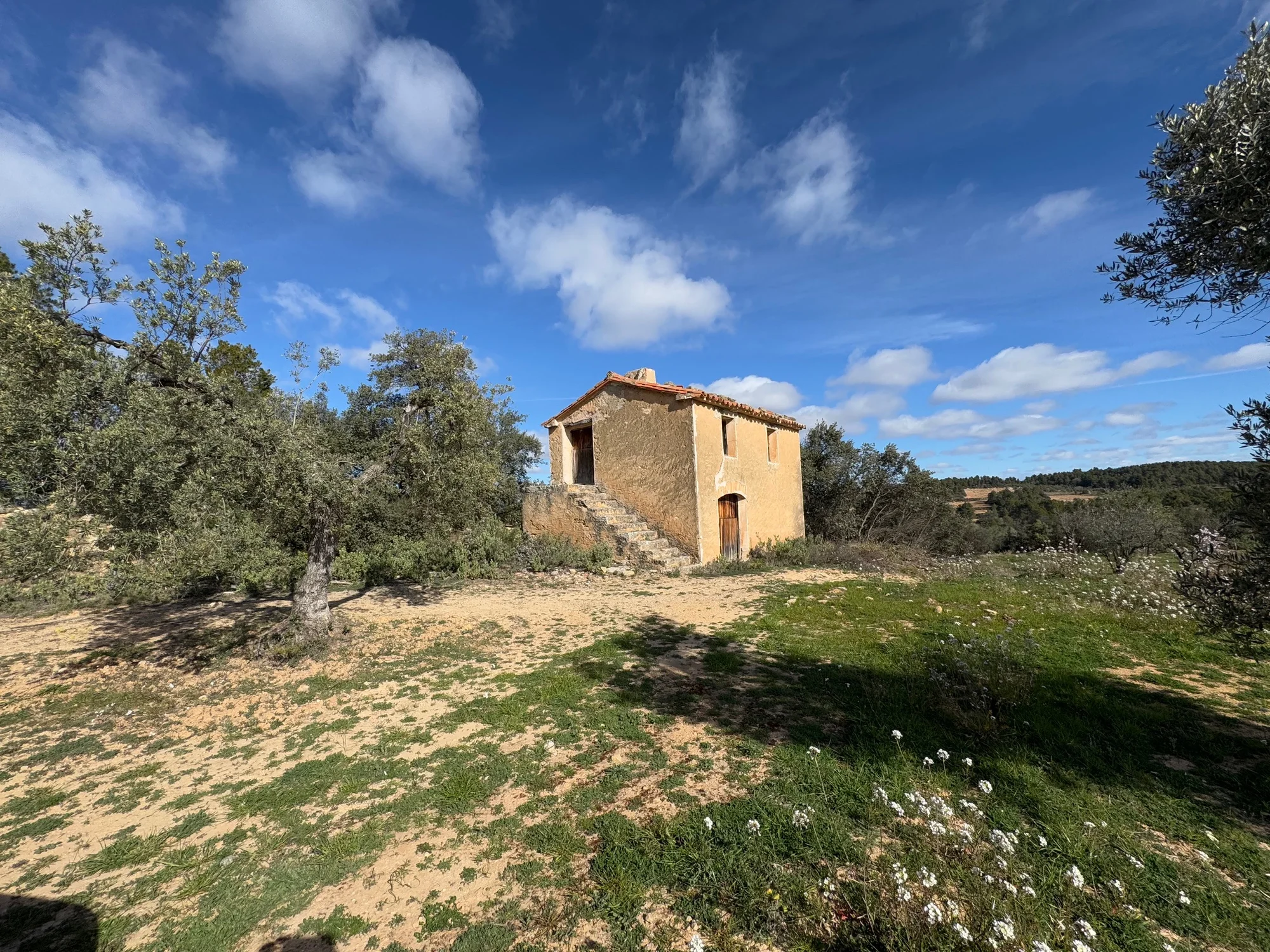 Rural finca with two-storey building