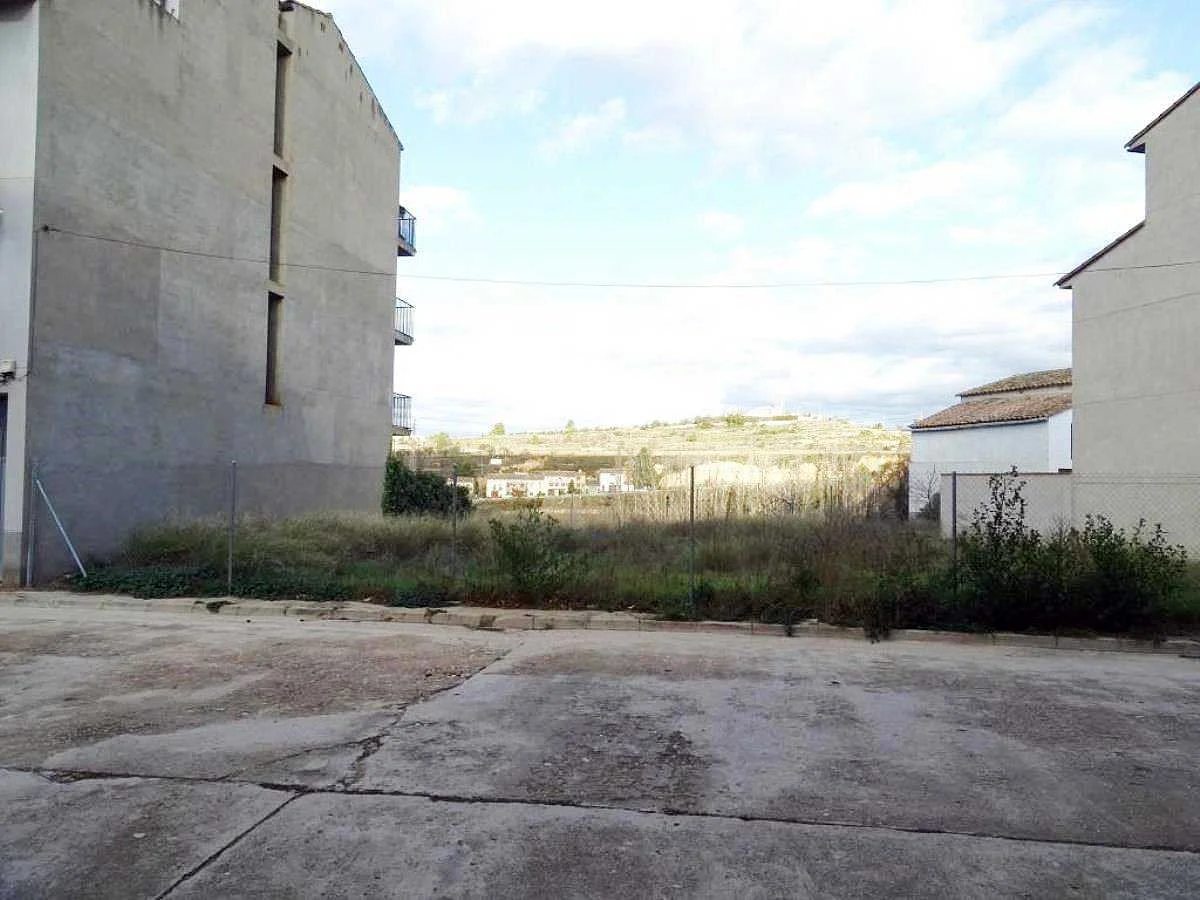 Solares edificables en Valderrobres, 561 m²