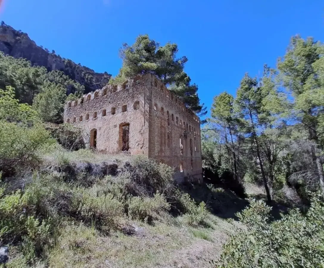 Historic five-storey factory in Matarraña
