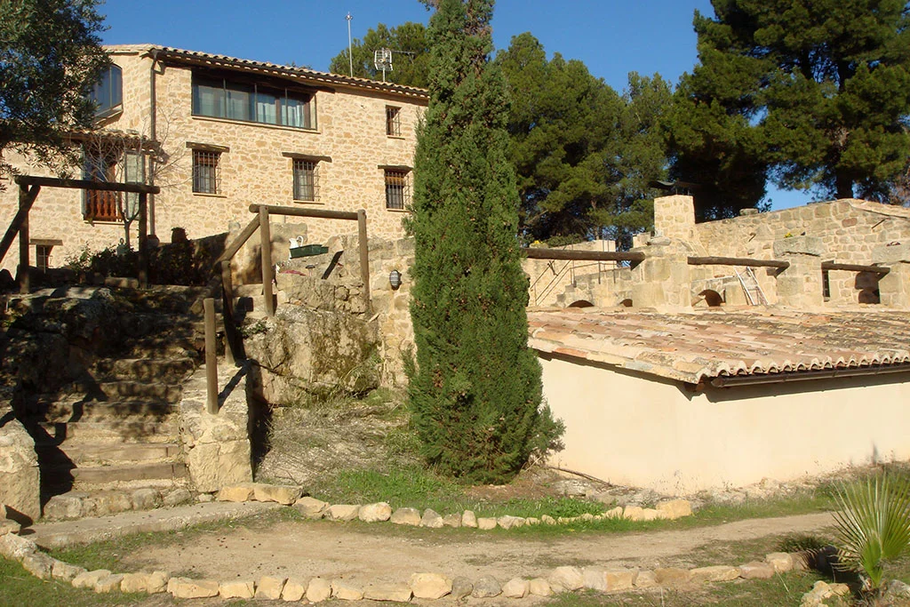Finca de 42 hectáreas con masía de piedra