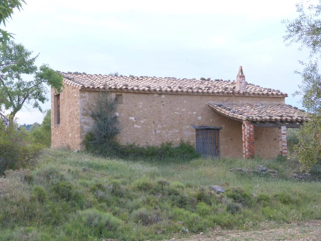 Finca de cinco hectáreas con masía de piedra