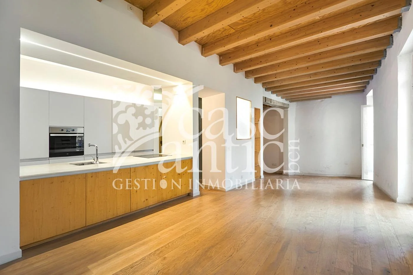 Reformed Barcelona flat, 158 m², balconies