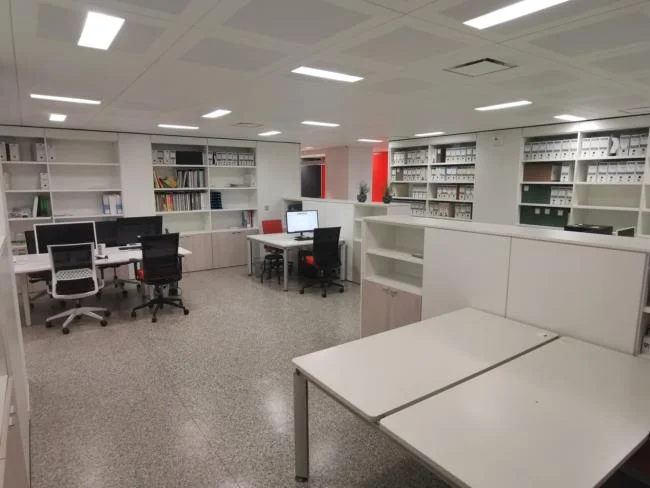 Two-floor office with flexible workspace