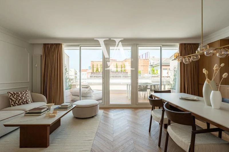 Ático reformado en Recoletos, 126 m²