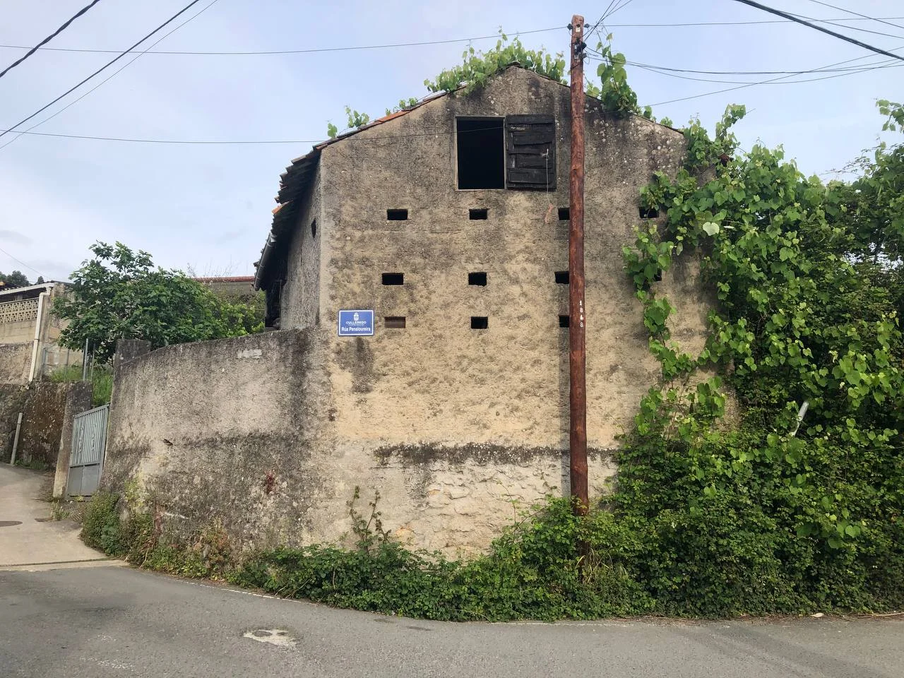 Urban plot with existing warehouse