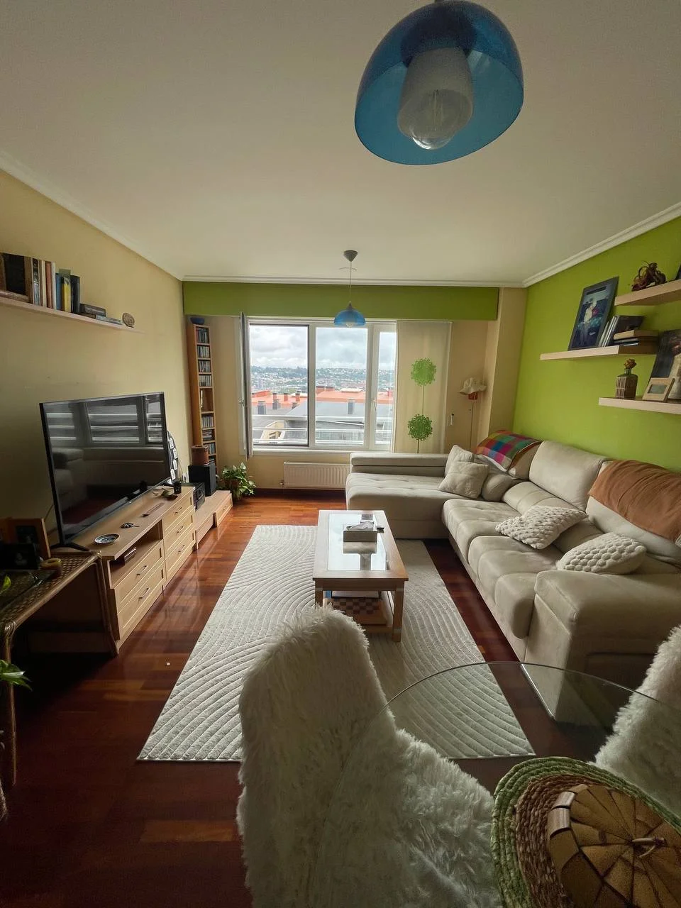 Piso de tres dormitorios en A Corveira