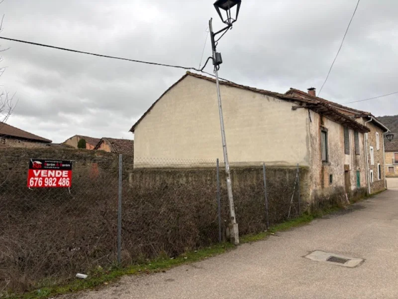 Urban plot in Ligüérzana, 289 m²