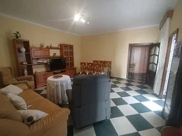 Casa céntrica en Puerto Real de 103 m²