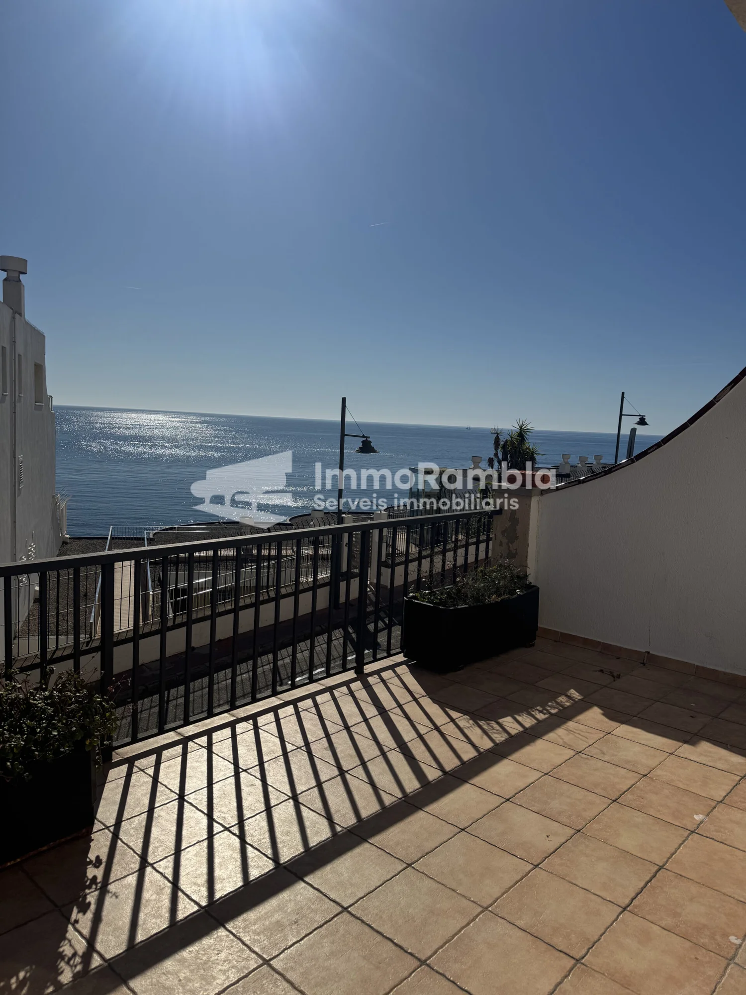 Casa adosada junto al mar con cinco dormitorios