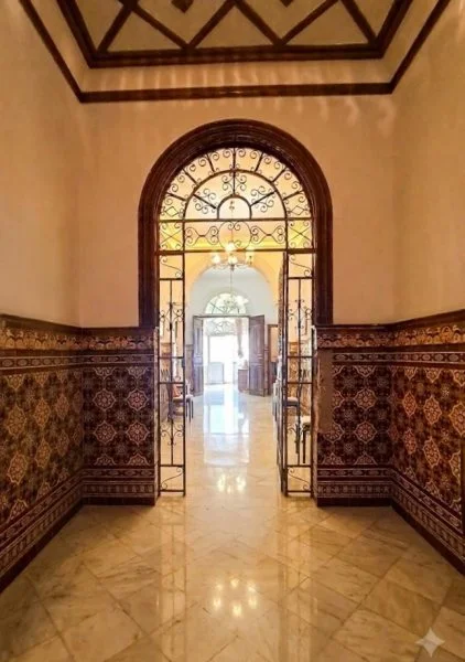 Casa pareada grande en Niebla con potencial