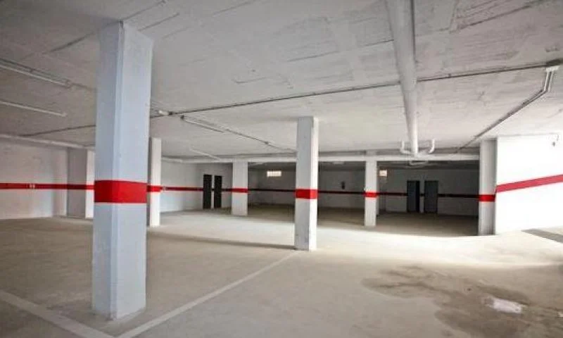 Enclosed garage spaces in Huelva