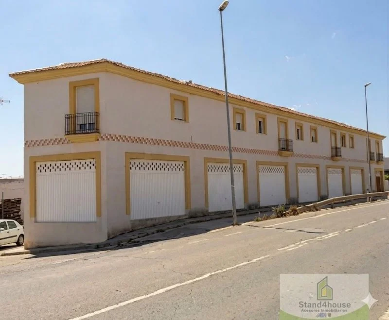 Large Trigueros commercial unit, 1,165 m²