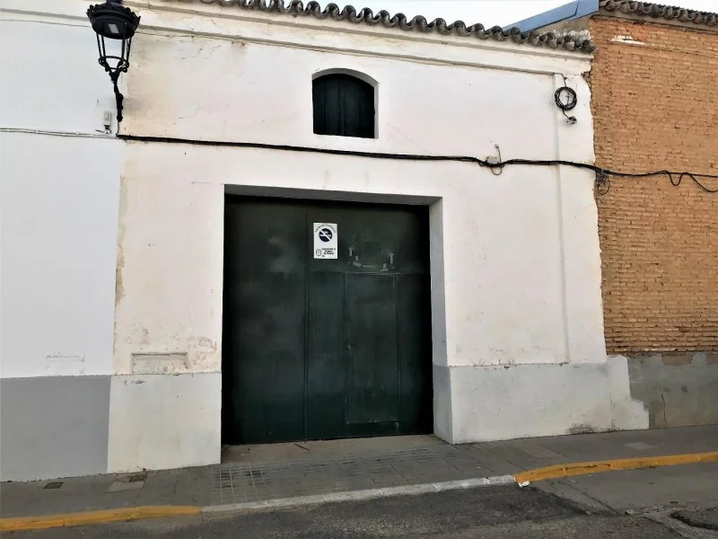 Central industrial warehouse with four garages