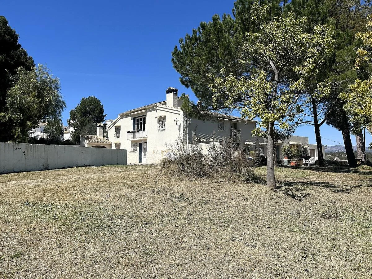 Amplia residencia en Castalla con potencial hotelero