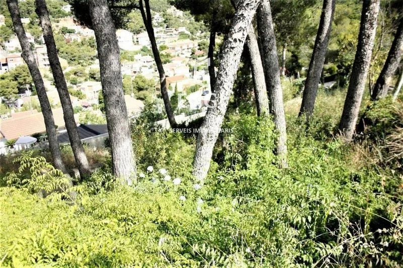 Terreno urbano vallado de 864 m² en Cubelles