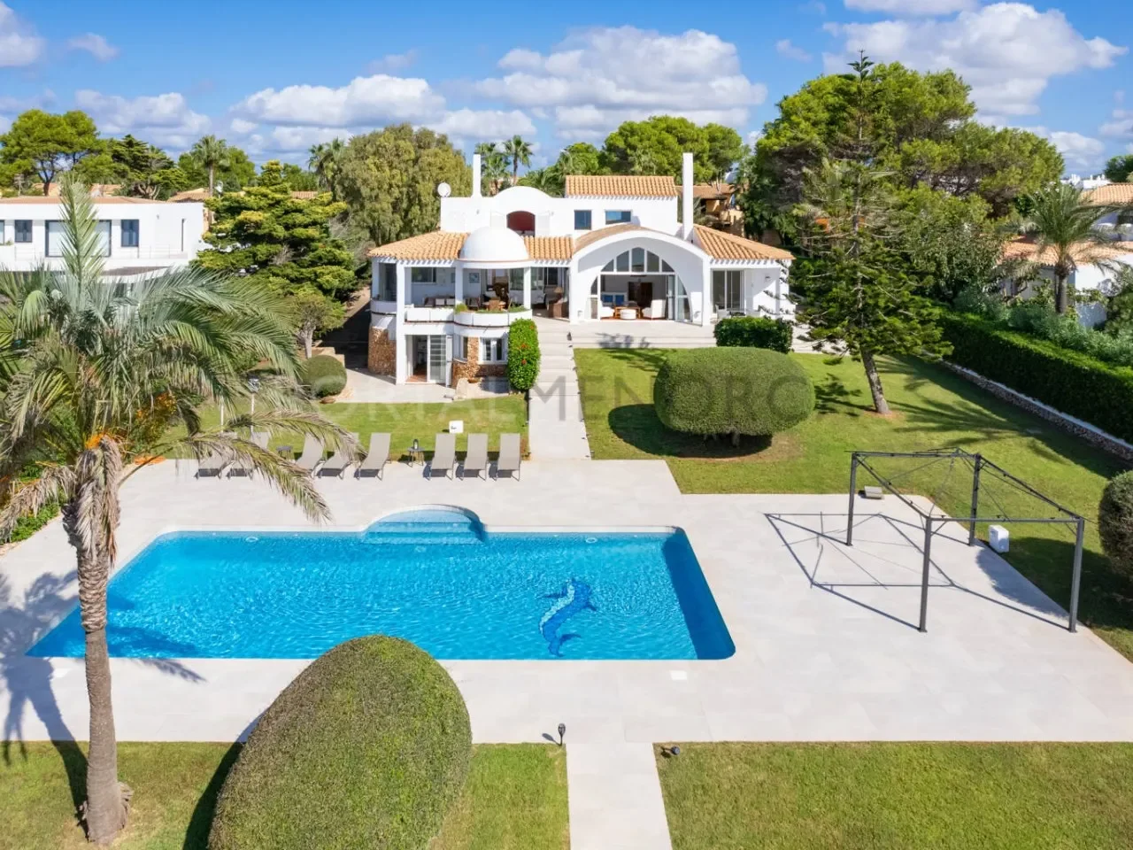 Chalet en primera línea con siete dormitorios