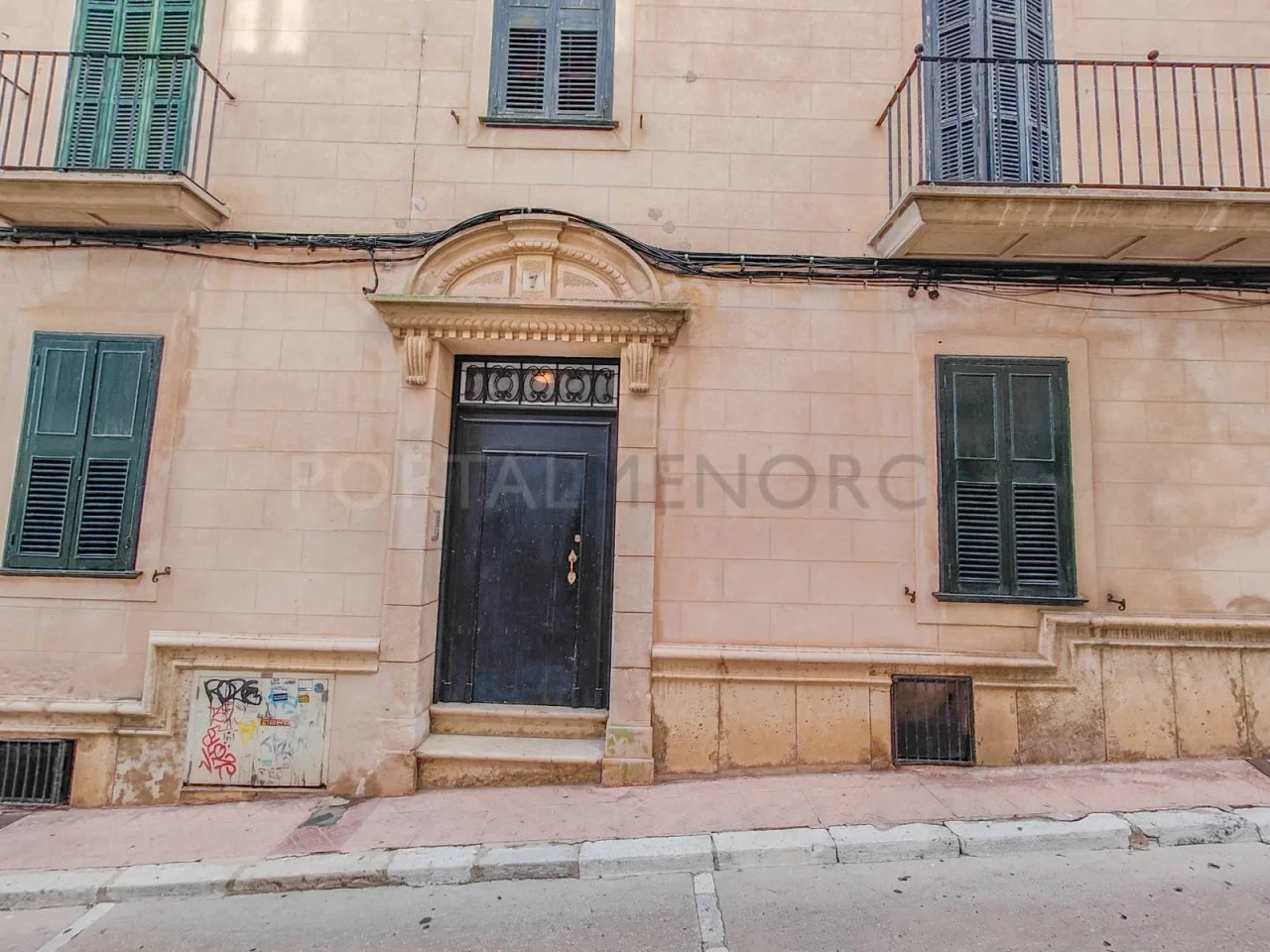 Sótano en Mahón con piedra histórica