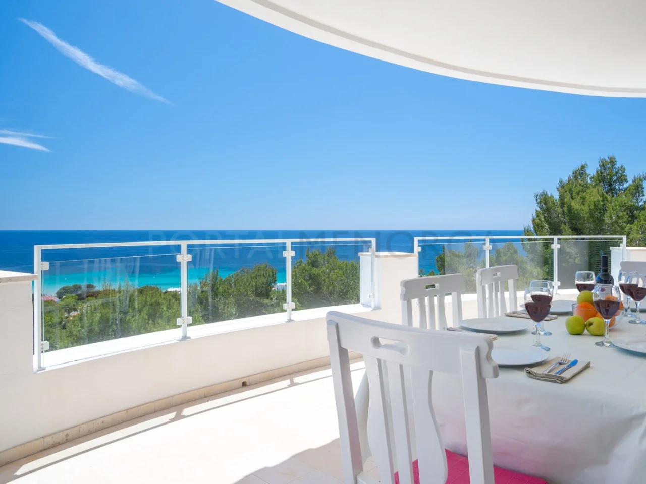 Sea-view house with private pool